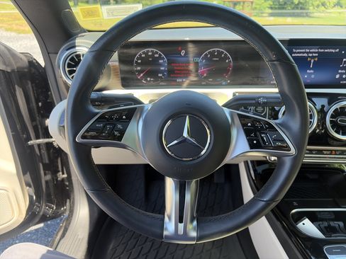 Used 2025 Mercedes-Benz CLA 250 4MATIC image 28