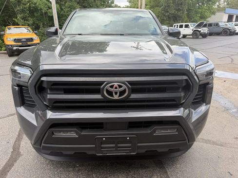Used 2025 Toyota Tacoma SR5 AWD/4WD image 7