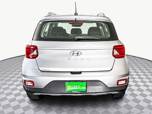 Used 2024 Hyundai Venue SEL image 7