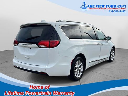 Used 2019 Chrysler Pacifica Touring-L Plus w/ Tire & Wheel Group FWD image 16