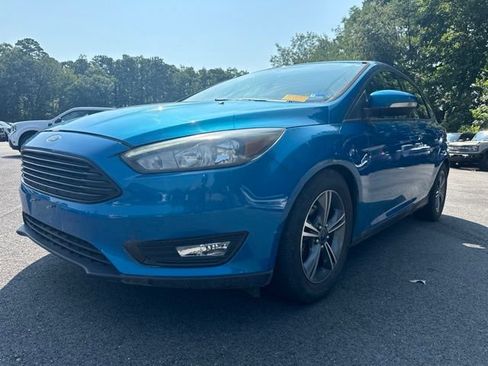 Used 2016 Ford Focus SE FWD image 1