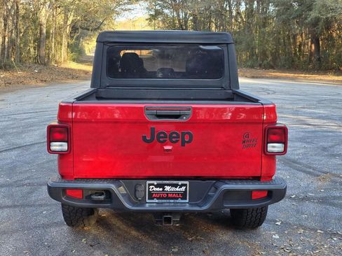 Used 2021 Jeep Gladiator Sport image 3