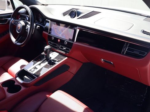 Certified 2023 Porsche Macan S image 25
