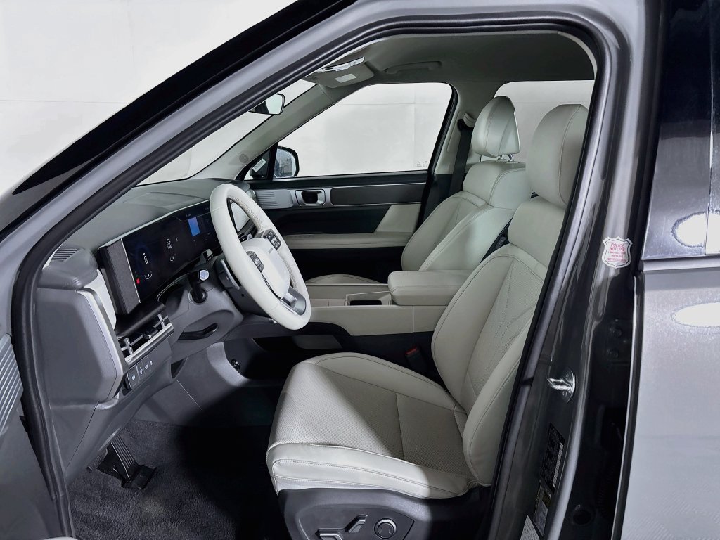 Used 2025 Hyundai Santa Fe SEL AWD/4WD image 11