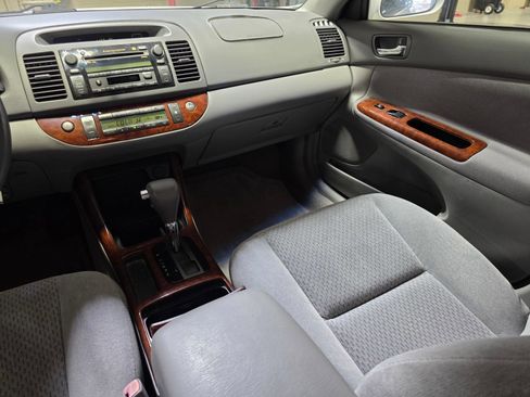 Used 2004 Toyota Camry XLE FWD image 13