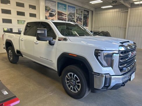 Used 2024 GMC Sierra 3500 SLE w/ Preferred Package image 4