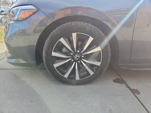 Used 2024 Honda Civic EX-L image 11