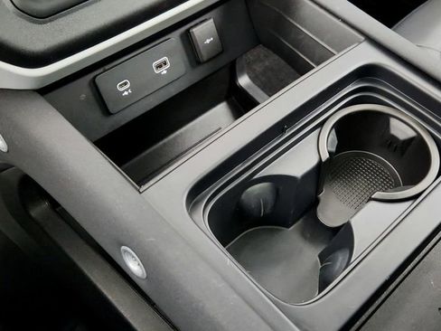 Used 2023 Land Rover Defender 90 SE image 16