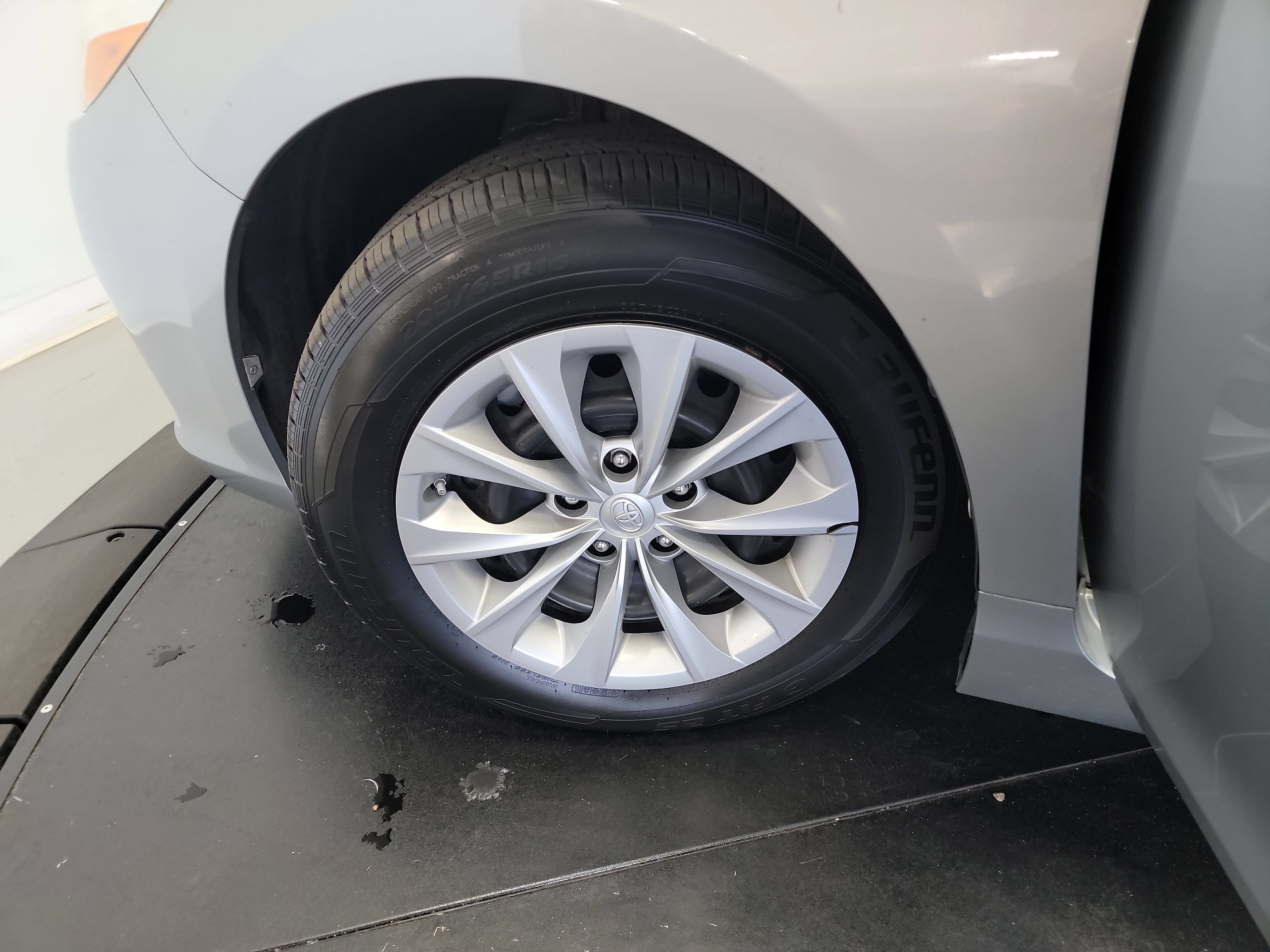 Used 2017 Toyota Camry LE FWD image 29