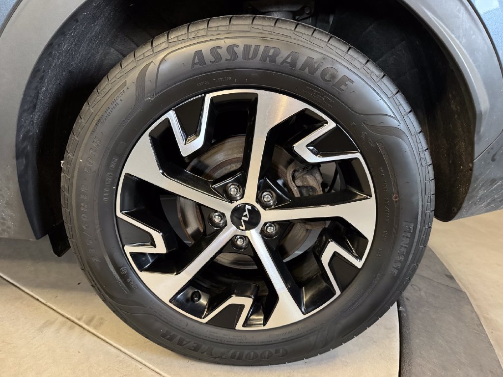 Used 2025 Kia Sportage EX AWD/4WD image 25