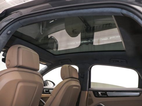 Used 2022 Porsche Cayenne Turbo image 27