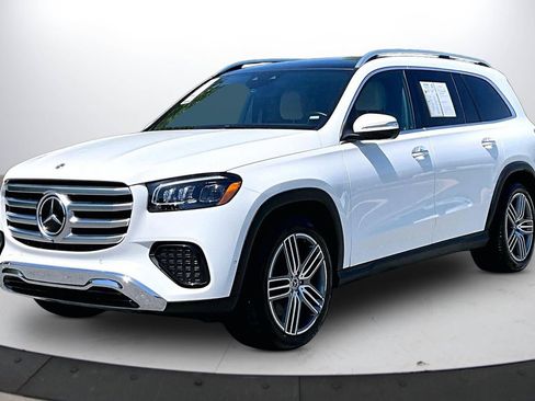 Used 2025 Mercedes-Benz GLS 450 4MATIC image 4