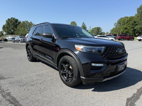 Used 2021 Ford Explorer XLT w/ Equipment Group 202A RWD image 9