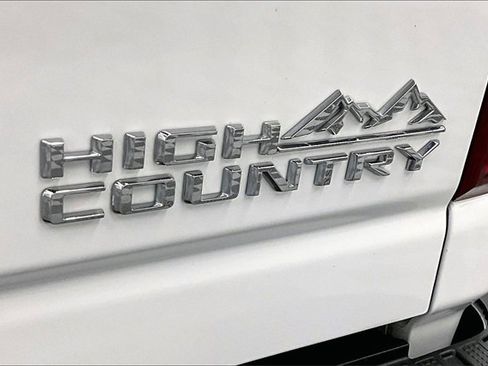 Used 2022 Chevrolet Silverado 2500 High Country image 8