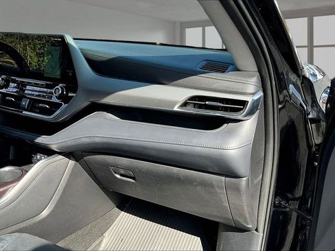 Used 2021 Toyota Highlander Platinum image 17