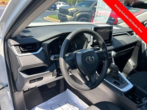 Used 2023 Toyota RAV4 LE AWD/4WD image 3