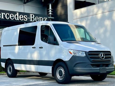 Used 2024 Mercedes-Benz Sprinter 2500 image 4