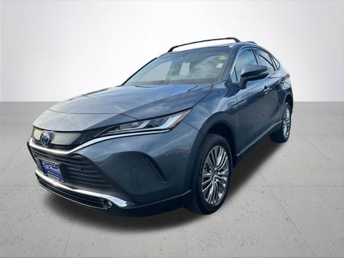 Certified 2024 Toyota Venza XLE image 2