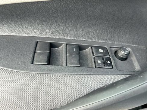 Used 2025 Toyota Corolla LE FWD image 12