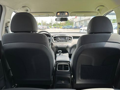 Used 2018 Kia Sorento L FWD image 11