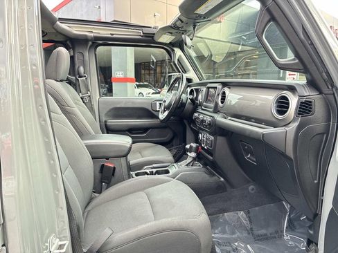 Used 2021 Jeep Wrangler Unlimited Sahara w/ Cold Weather Group AWD/4WD image 9
