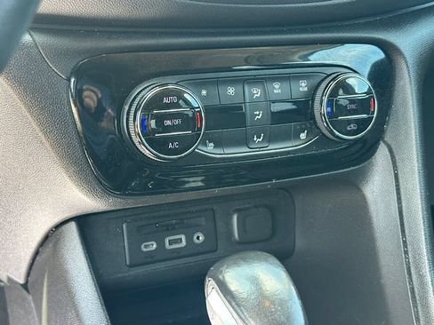 Used 2020 Buick Encore GX Essence w/ Experience Buick Package FWD image 26