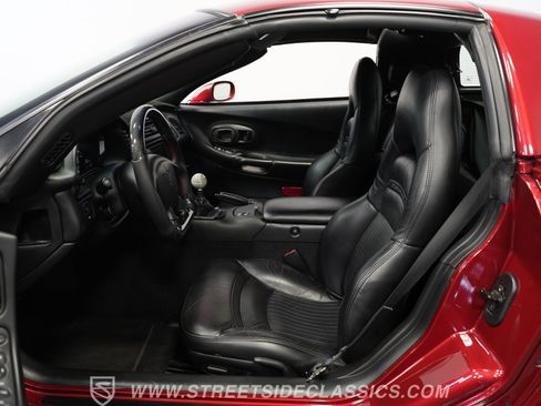 Used 2004 Chevrolet Corvette Z51 w/ Roof Package image 3