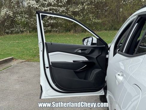 New 2026 Chevrolet Trax LT w/ LT Convenience Package image 12