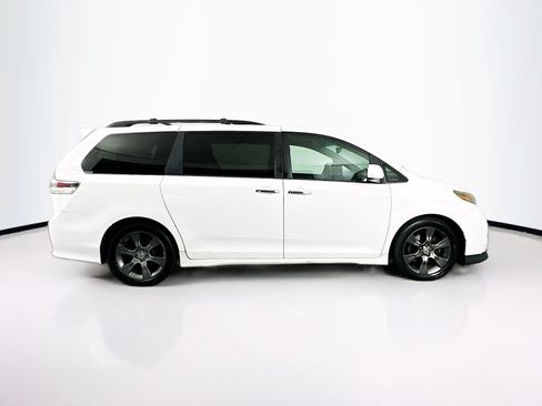 Used 2015 Toyota Sienna SE FWD image 10