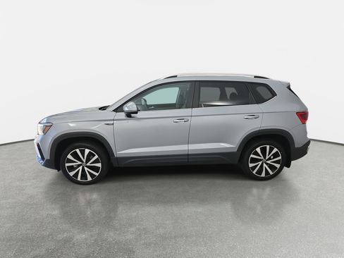 Certified 2022 Volkswagen Taos SE image 6