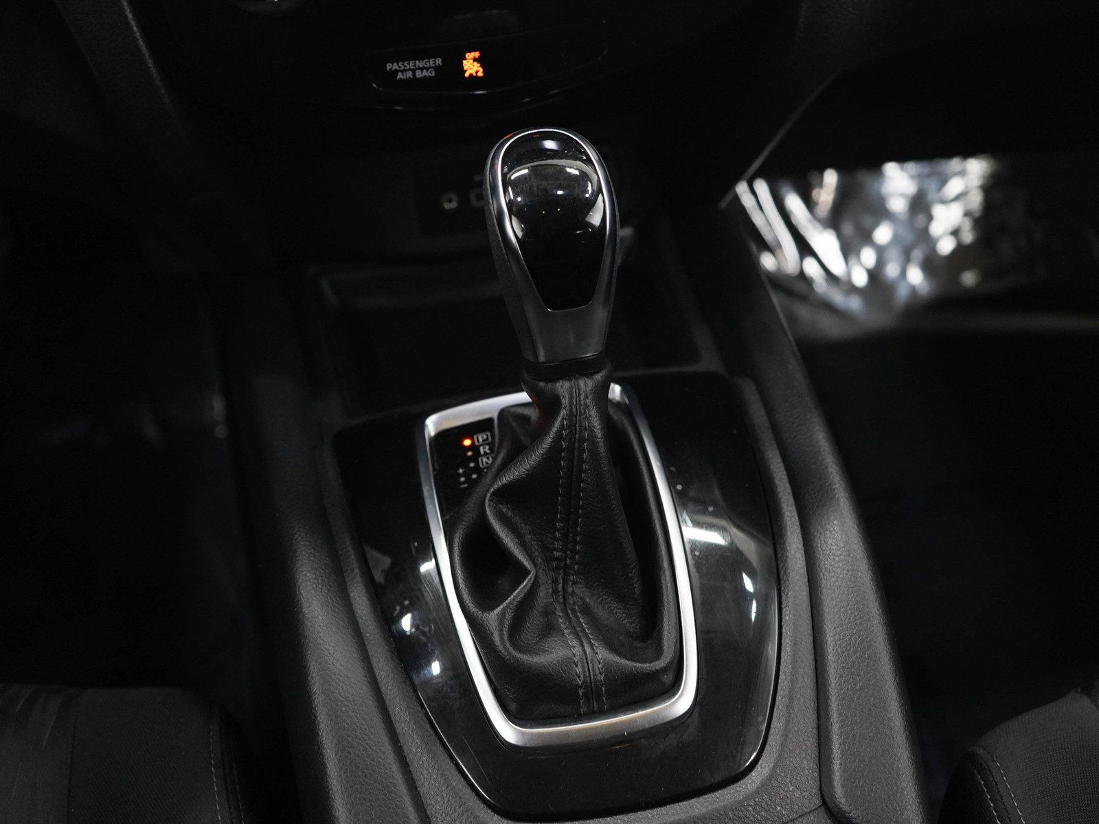 Used 2018 Nissan Rogue S AWD/4WD image 16