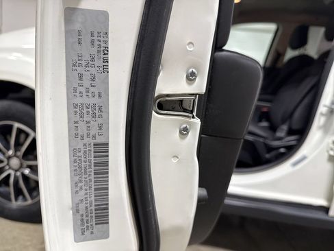 Used 2017 Dodge Journey SE w/ Flexible Seating Group FWD image 27