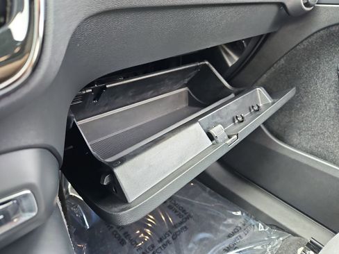 Used 2023 Volvo XC40 Recharge Ultimate w/ Protection Package Premier image 18