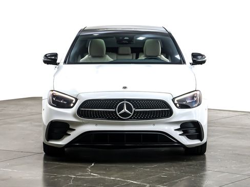 Used 2022 Mercedes-Benz E 350 Sedan w/ AMG Line Exterior image 4
