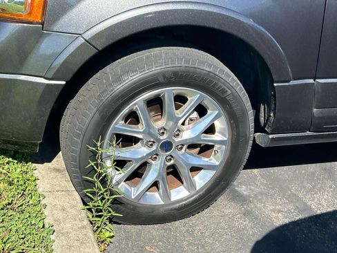 Used 2016 Ford Expedition Limited w/ Equipment Group 301A AWD/4WD image 12