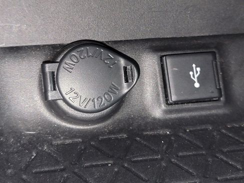 Used 2022 Toyota RAV4 XLE w/ Convenience Package FWD image 23
