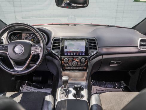 Used 2020 Jeep Grand Cherokee Altitude AWD/4WD image 14