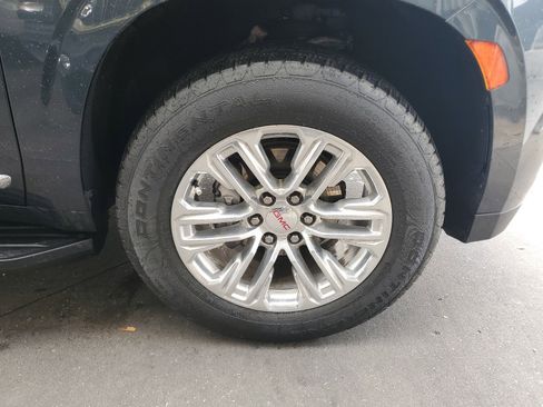 Used 2021 GMC Yukon SLT w/ SLT Premium Package image 5