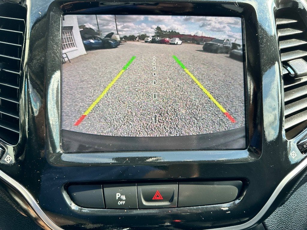 Used 2019 Jeep Cherokee Limited AWD/4WD image 9