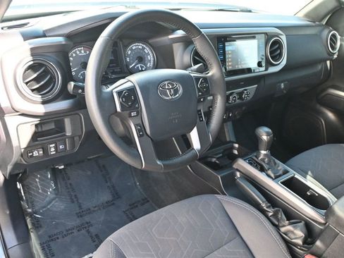 Used 2019 Toyota Tacoma TRD Sport image 7