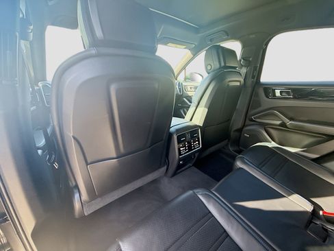 Used 2021 Porsche Cayenne S image 25