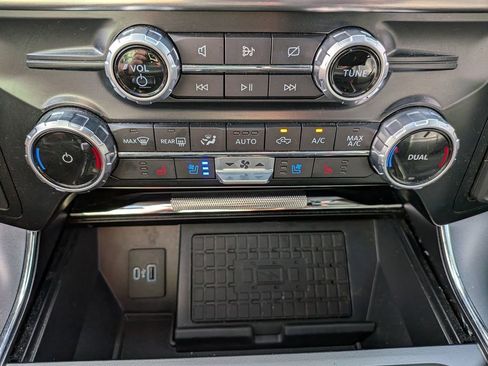 Used 2023 Ford F150 Lariat w/ Equipment Group 502A High image 19