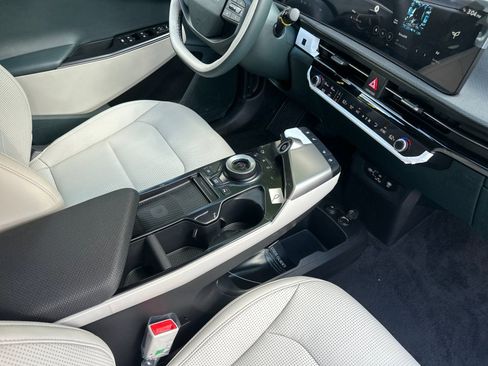 New 2025 Kia EV6 Wind RWD image 16