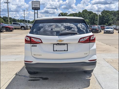 Used 2020 Chevrolet Equinox LS w/ LPO, Cargo Package AWD/4WD image 10