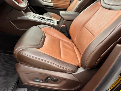 Used 2021 Ford Explorer King Ranch w/ Premium Technology Package image 15