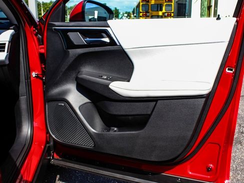 New 2025 Mitsubishi Outlander SE image 13