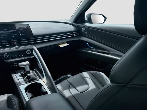 New 2026 Hyundai Elantra Limited FWD image 16