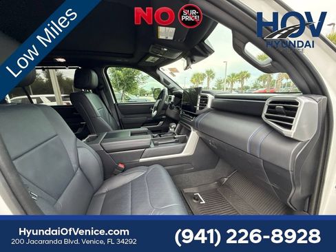 Used 2025 Toyota Sequoia Platinum AWD/4WD image 10