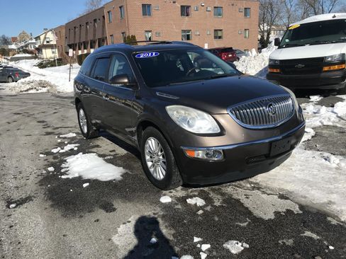 Used 2011 Buick Enclave CXL image 3