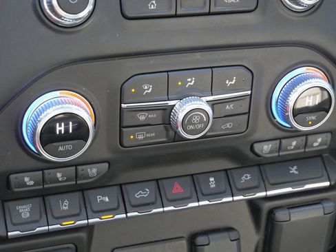 Used 2022 GMC Sierra 3500 Denali w/ Denali Ultimate Package image 21